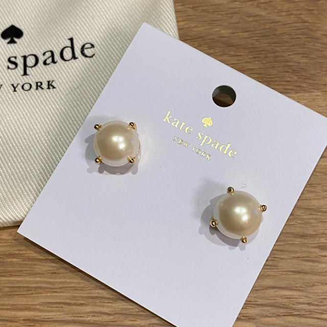 kate spade new york(ケイトスペードニューヨーク)のけいC様専用　ケイトスペード  パール　ピアス レディースのアクセサリー(ピアス)の商品写真