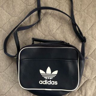 アディダス(adidas)のアディダス  ミニショルダー　持ち手付き　フェイクレザー  ネイビー(ショルダーバッグ)