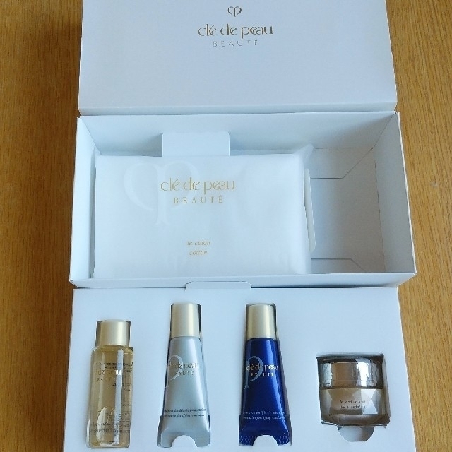 クレ・ド・ポー ボーテ(クレドポーボーテ)のcle de peau BEAUTE ❤︎ ノベルティセット コスメ/美容のベースメイク/化粧品(その他)の商品写真