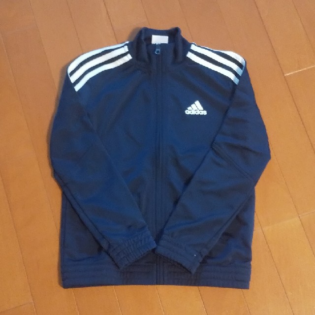 adidas(アディダス)の未使用☆アディダス トレーニングウェア 130☆ キッズ/ベビー/マタニティのキッズ服男の子用(90cm~)(その他)の商品写真