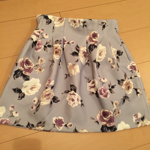 dazzlin(ダズリン)の値下げ❥︎ダズリン ローズ柄 スカート レディースのスカート(ミニスカート)の商品写真