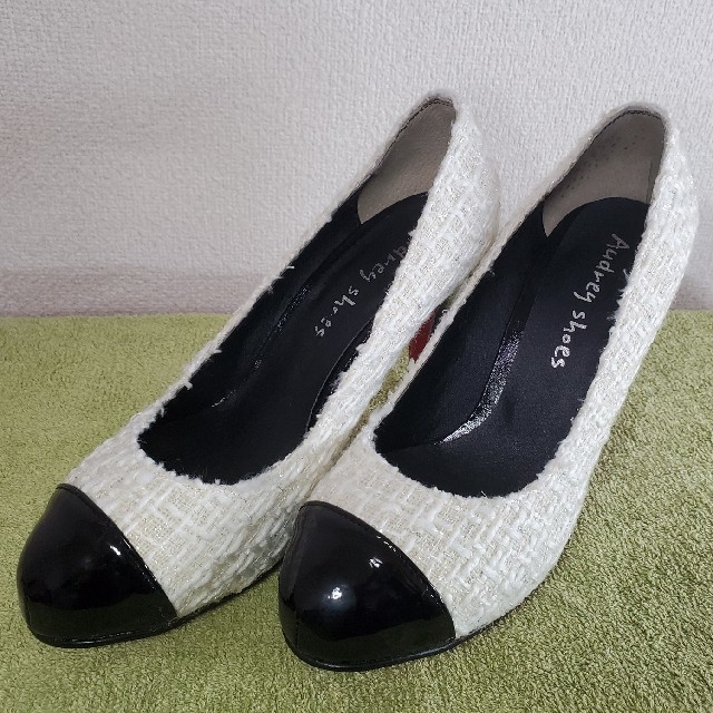 DIANA(ダイアナ)の値下げ 新品未使用 白 ツイード パンプス レディースの靴/シューズ(ハイヒール/パンプス)の商品写真