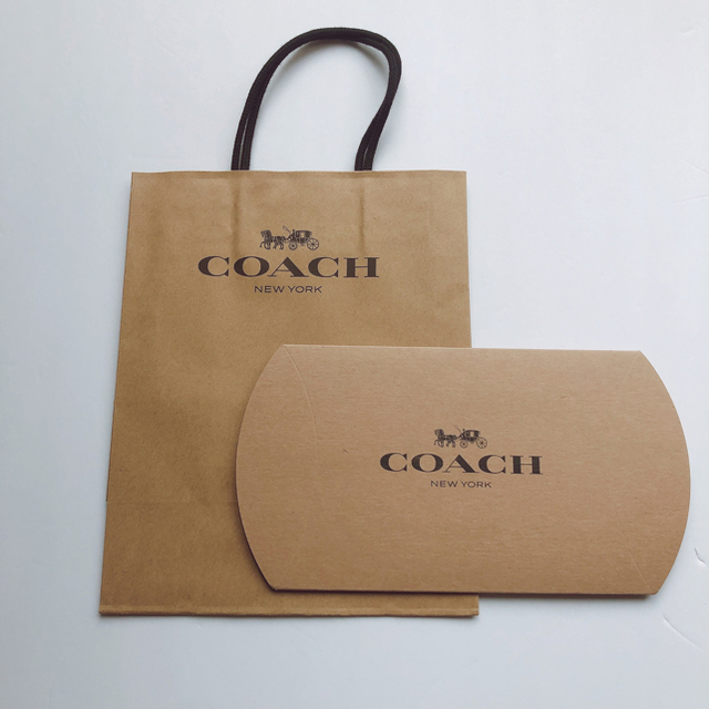 COACH(コーチ)のコーチ cロゴマーク ピアス ゴールド 保存袋付き 箱紙袋付き レディースのアクセサリー(ピアス)の商品写真