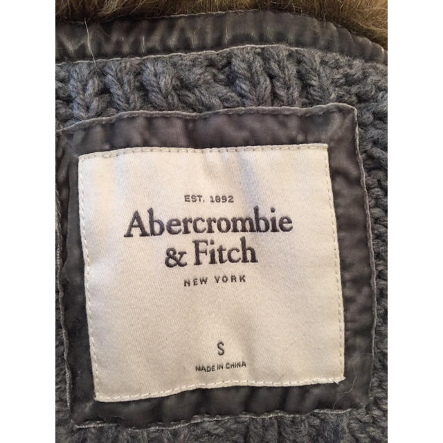 Abercrombie&Fitch(アバクロンビーアンドフィッチ)の最終値下げアバクロ厚手ニットカーディガン レディースのジャケット/アウター(その他)の商品写真