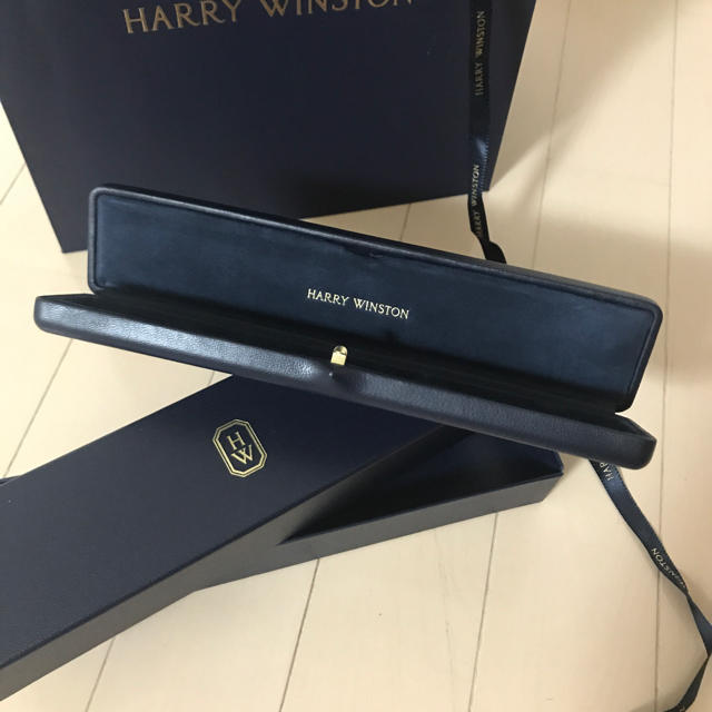 HARRY WINSTON(ハリーウィンストン)のハリーウィンストン ブレスレット空箱 レディースのバッグ(ショップ袋)の商品写真