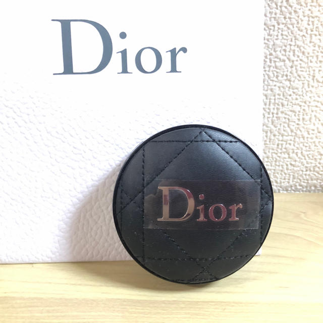 Dior フォーエヴァークッション