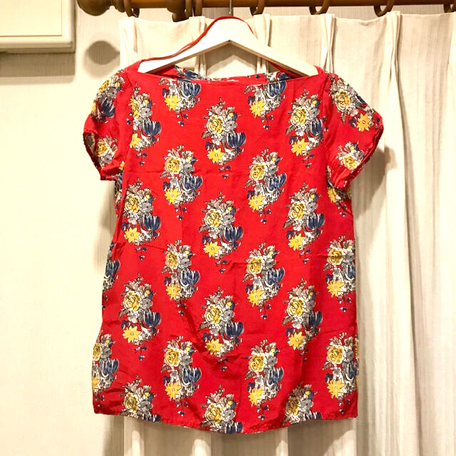 【miu miu】花柄 シルクトップス 42サイズ ミュウミュウ レディースのトップス(Tシャツ(半袖/袖なし))の商品写真