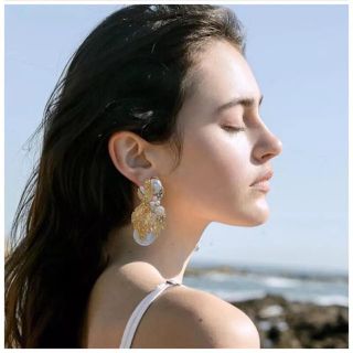 トゥデイフル(TODAYFUL)のGold leaf & baroque pearl ピアス【2点のみ】(ピアス)