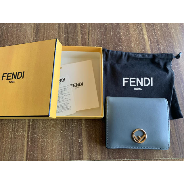 FENDI(フェンディ)のフェンディー　二つ折り　財布 レディースのファッション小物(財布)の商品写真