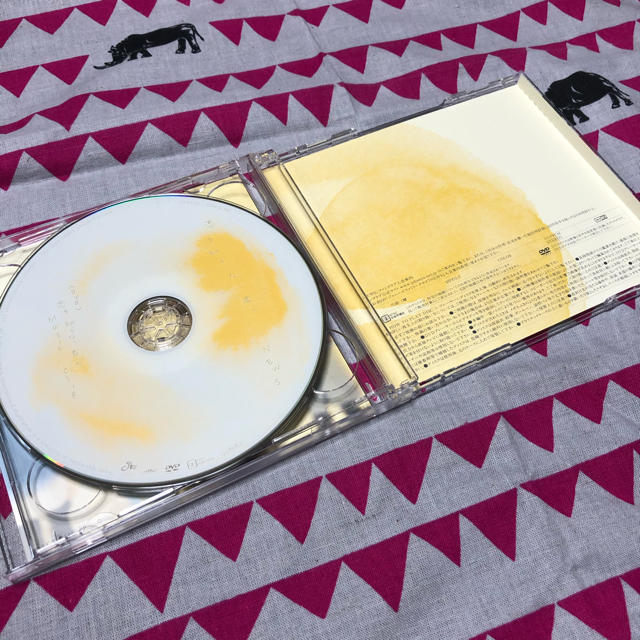 NEWS(ニュース)の【初回盤】NEWS 恋を知らない君へ CD+DVD エンタメ/ホビーのCD(ポップス/ロック(邦楽))の商品写真