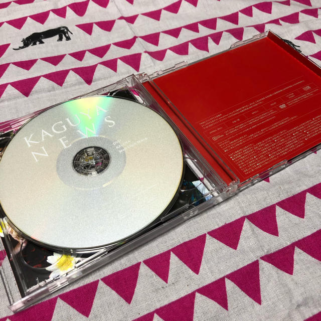 NEWS(ニュース)の【初回盤】NEWS KAGUYA CD+DVD おまけ付き エンタメ/ホビーのCD(ポップス/ロック(邦楽))の商品写真