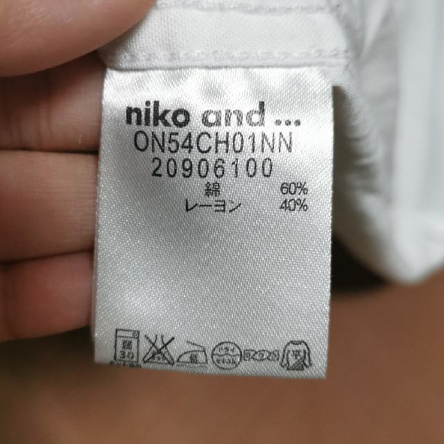 niko and...(ニコアンド)のNiko and… 白シャツ ワンピース 値下げ可能 レディースのトップス(シャツ/ブラウス(長袖/七分))の商品写真