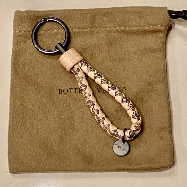 ☆BOTTEGA VENETA ボッテガヴェネタ☆サクラピンクのキーリング