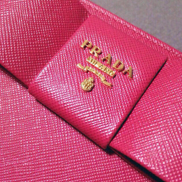 PRADA(プラダ)の新年は新しい財布で金運UP↑↑PRADA レディースのファッション小物(財布)の商品写真