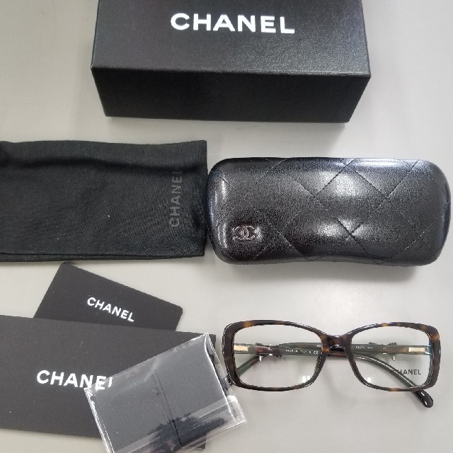 CHANEL(シャネル)のぽよ様専用CHANEL　シャネル　メガネケース レディースのファッション小物(サングラス/メガネ)の商品写真