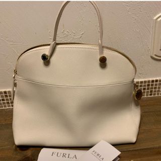 フルラ(Furla)のFURLA フルラ パイパー m オフホワイト(ハンドバッグ)