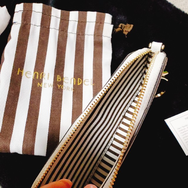 Henri Bendel(ヘンリベンデル)のHENRI BENDEL ヘンリベンデル キーチャーム レディースのファッション小物(キーホルダー)の商品写真