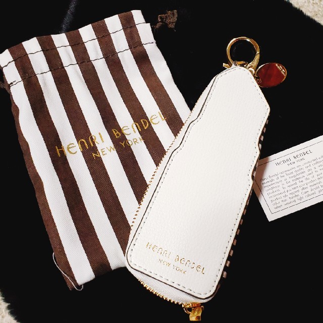 Henri Bendel(ヘンリベンデル)のHENRI BENDEL ヘンリベンデル キーチャーム レディースのファッション小物(キーホルダー)の商品写真