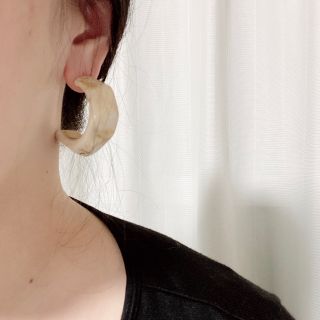 トゥデイフル(TODAYFUL)のアクリルワイドフープピアス　マーブル(ピアス)