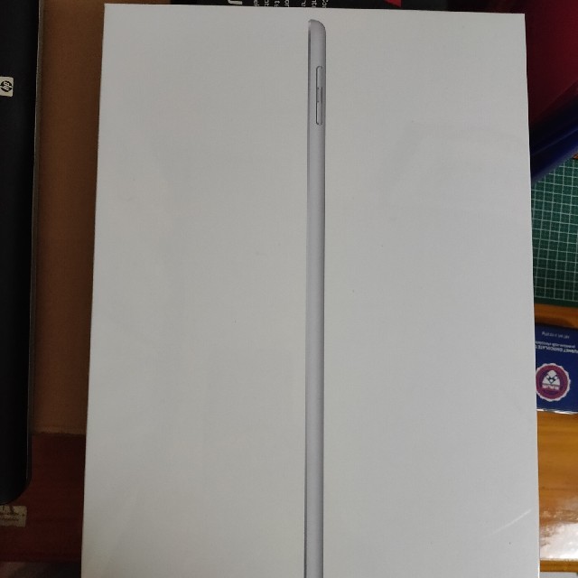 iPad 第6世代(Wi-Fiモデル、32GB)　新品、未開封スマホ/家電/カメラ