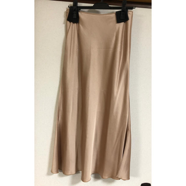 IENA(イエナ)の新品⭐︎IENA⭐︎サテンスリットスカート　38 レディースのスカート(ロングスカート)の商品写真