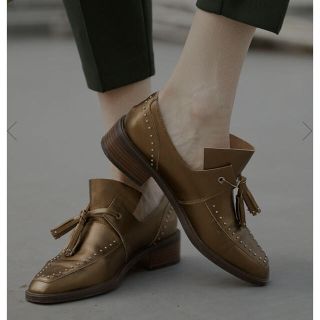 アメリヴィンテージ(Ameri VINTAGE)の完売品！Ameri VINTAGE STUDS TASSEL LOAFER(ローファー/革靴)