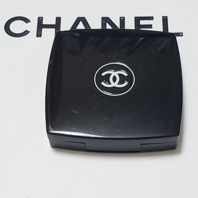 CHANEL(シャネル)のお値下げ シャネル アイシャドウ ピンク×シルバー コスメ/美容のベースメイク/化粧品(アイシャドウ)の商品写真