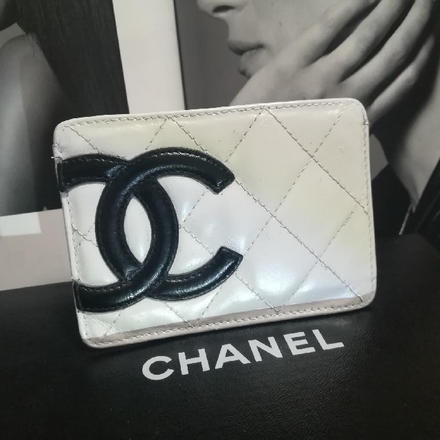 CHANEL(シャネル)のCHANELカンボンライン♥パスケース白 レディースのファッション小物(名刺入れ/定期入れ)の商品写真