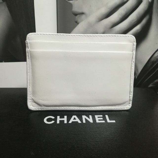 CHANEL(シャネル)のCHANELカンボンライン♥パスケース白 レディースのファッション小物(名刺入れ/定期入れ)の商品写真