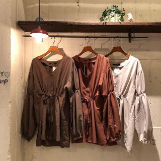 ダブルクローゼット(w closet)のブラウス(シャツ/ブラウス(長袖/七分))