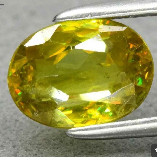 天然 スフェーン 1.08CT ダイヤモンド以上の輝きのサムネイル