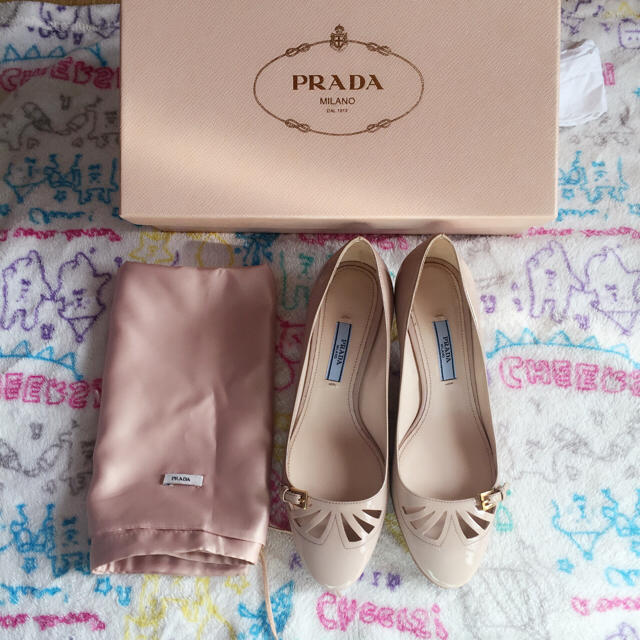 PRADA 可愛いエナメルパンプス