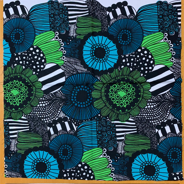 marimekko(マリメッコ)のNO.21 マリメッコ 生地 ハギレ 約51.5×52cm ハンドメイドの素材/材料(生地/糸)の商品写真