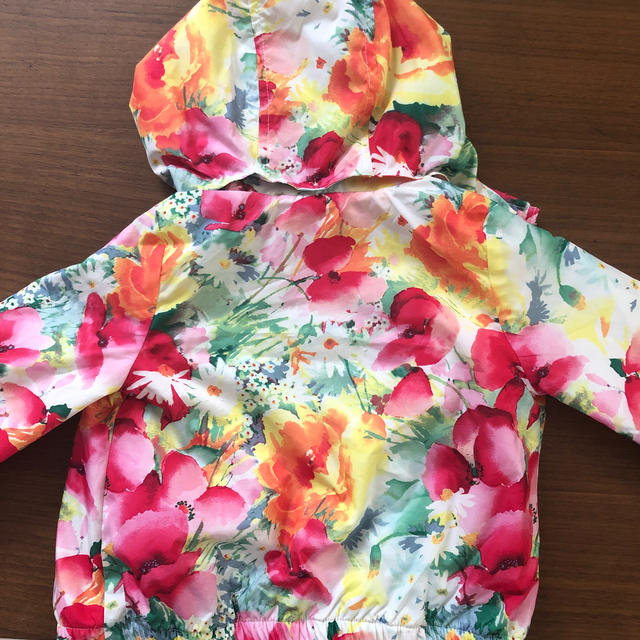 GAP(ギャップ)のギャップ　ウィンドブレーカー　80センチ キッズ/ベビー/マタニティのキッズ服女の子用(90cm~)(ジャケット/上着)の商品写真