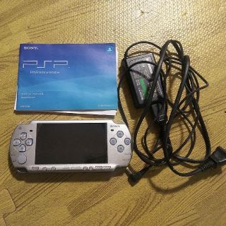 プレイステーションポータブル(PlayStation Portable)のPSP PSP-2000 シルバー メモリースティック8GB付(携帯用ゲーム機本体)