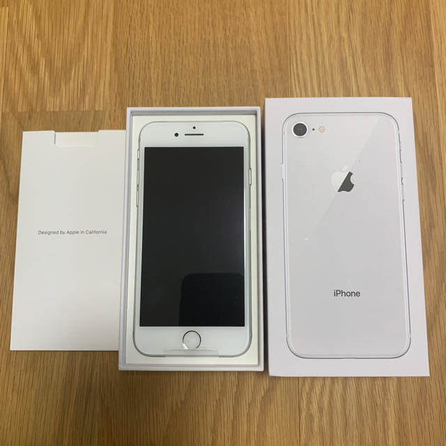 新品未使用 iPhone 8 Silver 64GB au simロック未解除