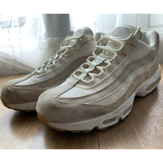 NIKE(ナイキ)のNike Air Max 95 オフホワイト　ベージュ　25.5cm レディースの靴/シューズ(スニーカー)の商品写真