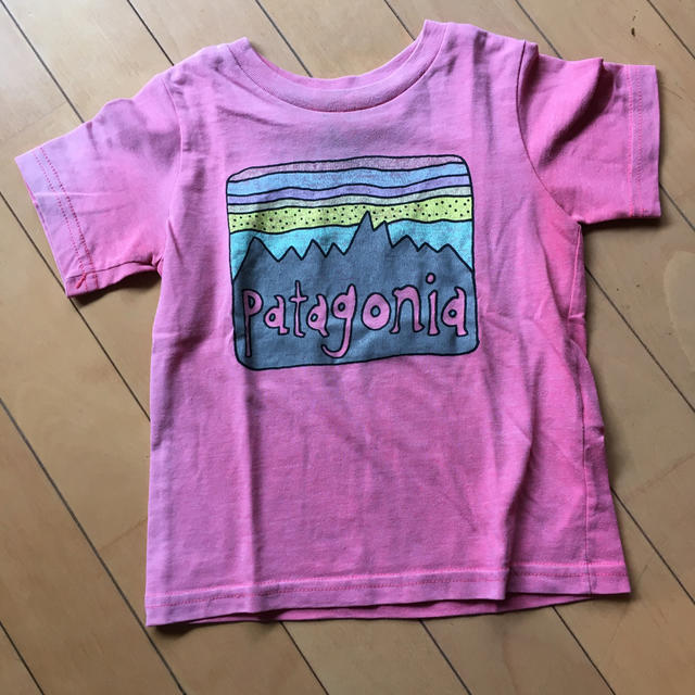 patagonia(パタゴニア)のパタゴニアTシャツ100 ピンク キッズ/ベビー/マタニティのキッズ服女の子用(90cm~)(Tシャツ/カットソー)の商品写真