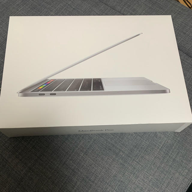 Mac (Apple)(マック)のMacBook pro 13インチ　2019 シルバー　256GB 新品未使用品 スマホ/家電/カメラのPC/タブレット(ノートPC)の商品写真