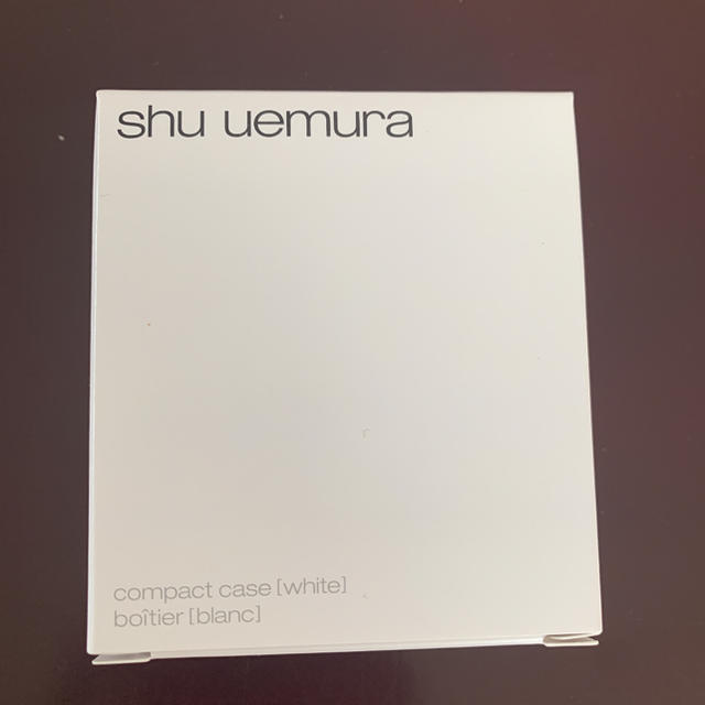 shu uemura(シュウウエムラ)のシュウウエムラ　コンパクトケース　白 コスメ/美容のベースメイク/化粧品(ファンデーション)の商品写真