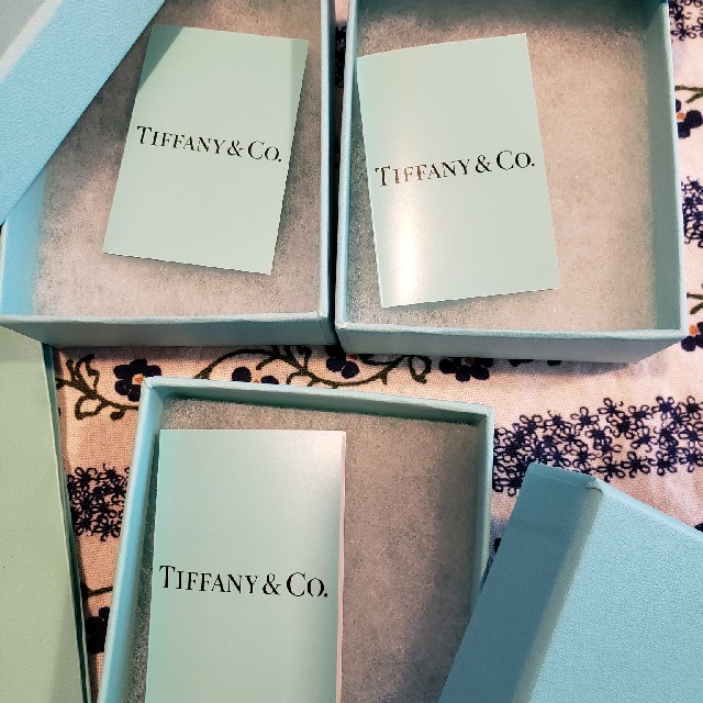 Tiffany & Co.(ティファニー)の⭐ティファニー紙袋、空き箱⭐ レディースのバッグ(ショップ袋)の商品写真