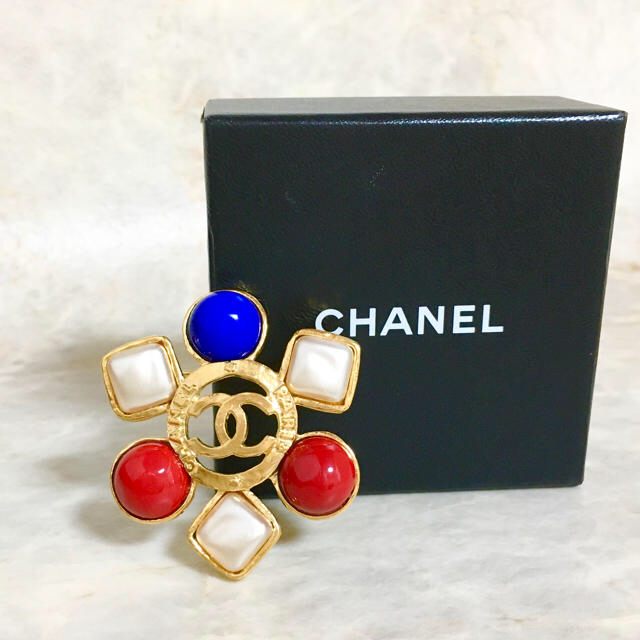 CHANEL - 正規品 シャネル ブローチ ゴールド ココマーク パール 赤青 ロゴ スター 星の通販 by ☆ハーベスト☆｜シャネルならラクマ