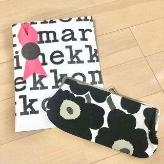 マリメッコ(marimekko)のマリメッコ　がま口ポーチ【新品】(ポーチ)