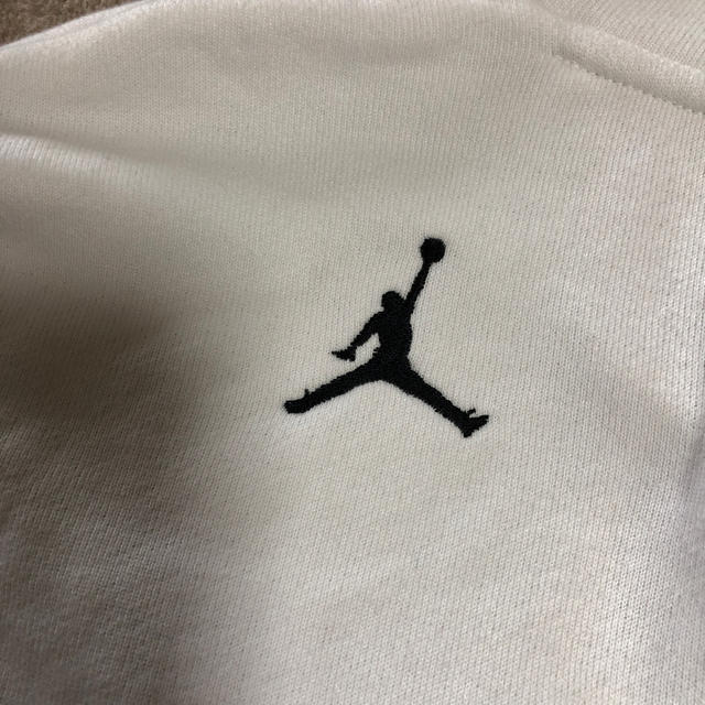 JORDAN ＥＳＴ.1985 XL 白地に黒刺繍 メンズのトップス(パーカー)の商品写真