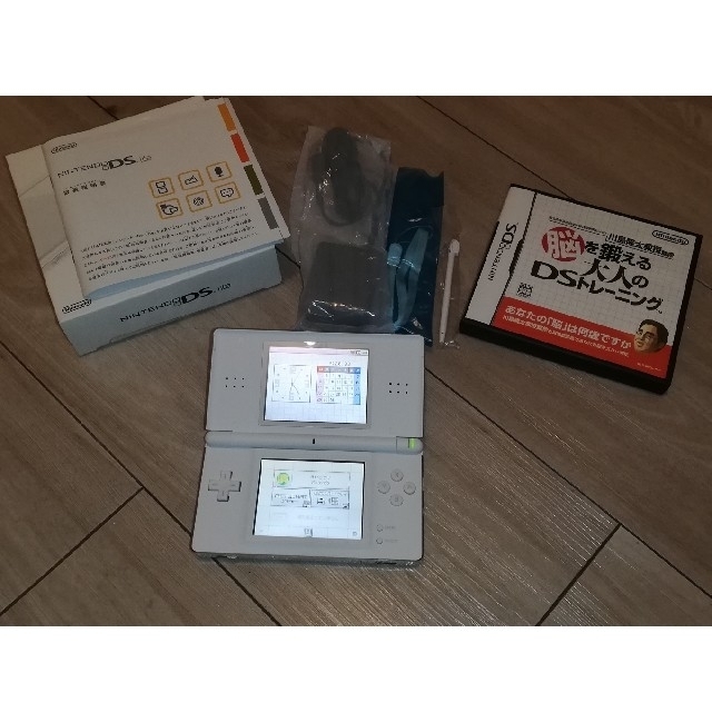 ニンテンドーDS(ニンテンドーDS)のNintendo DS lite　ホワイト エンタメ/ホビーのゲームソフト/ゲーム機本体(家庭用ゲーム機本体)の商品写真