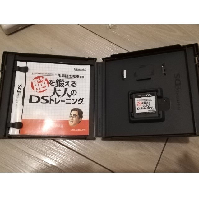 ニンテンドーDS(ニンテンドーDS)のNintendo DS lite　ホワイト エンタメ/ホビーのゲームソフト/ゲーム機本体(家庭用ゲーム機本体)の商品写真