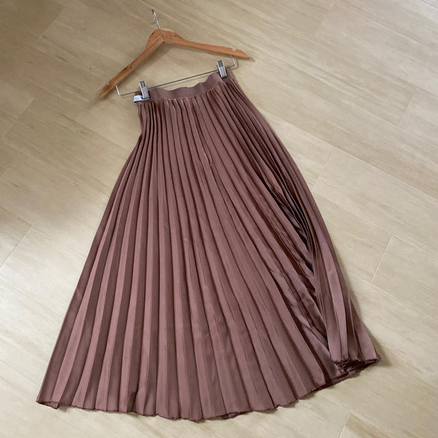 ZARA(ザラ)のZARA サテンプリーツ マキシ スカート 美品 レディースのスカート(ロングスカート)の商品写真