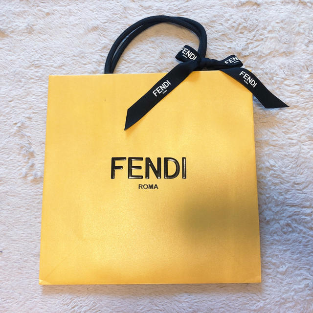 FENDI(フェンディ)のFENDI 紙袋　リボン付き レディースのバッグ(ショップ袋)の商品写真
