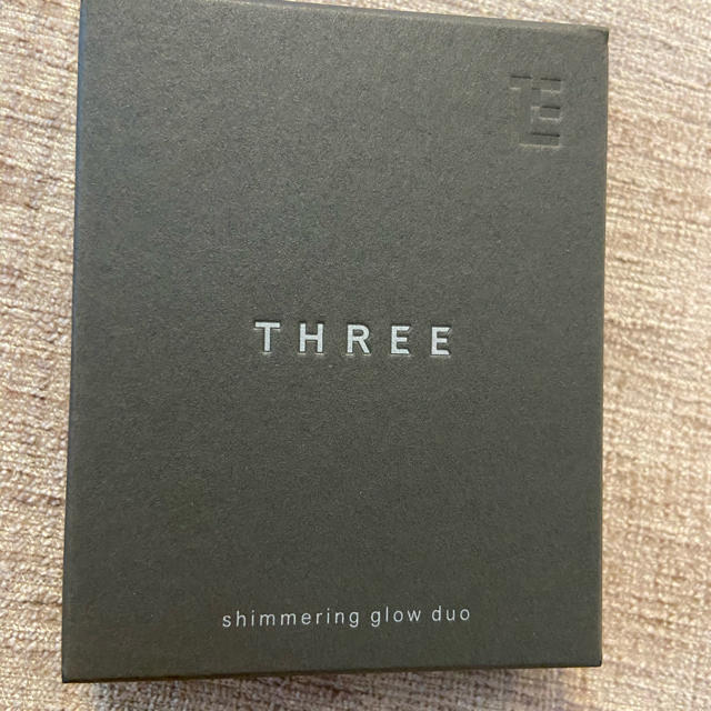 THREE(スリー)のTHREE シマリンググローデュオ　01 コスメ/美容のベースメイク/化粧品(フェイスカラー)の商品写真