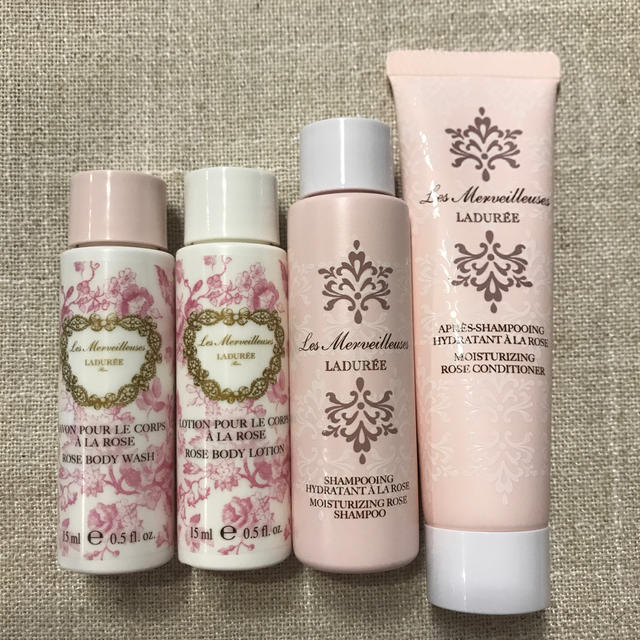 Les Merveilleuses LADUREE(レメルヴェイユーズラデュレ)の☆みるくてぃ〜様専用　ラデュレ　ローズトラベルセット コスメ/美容のヘアケア/スタイリング(シャンプー/コンディショナーセット)の商品写真